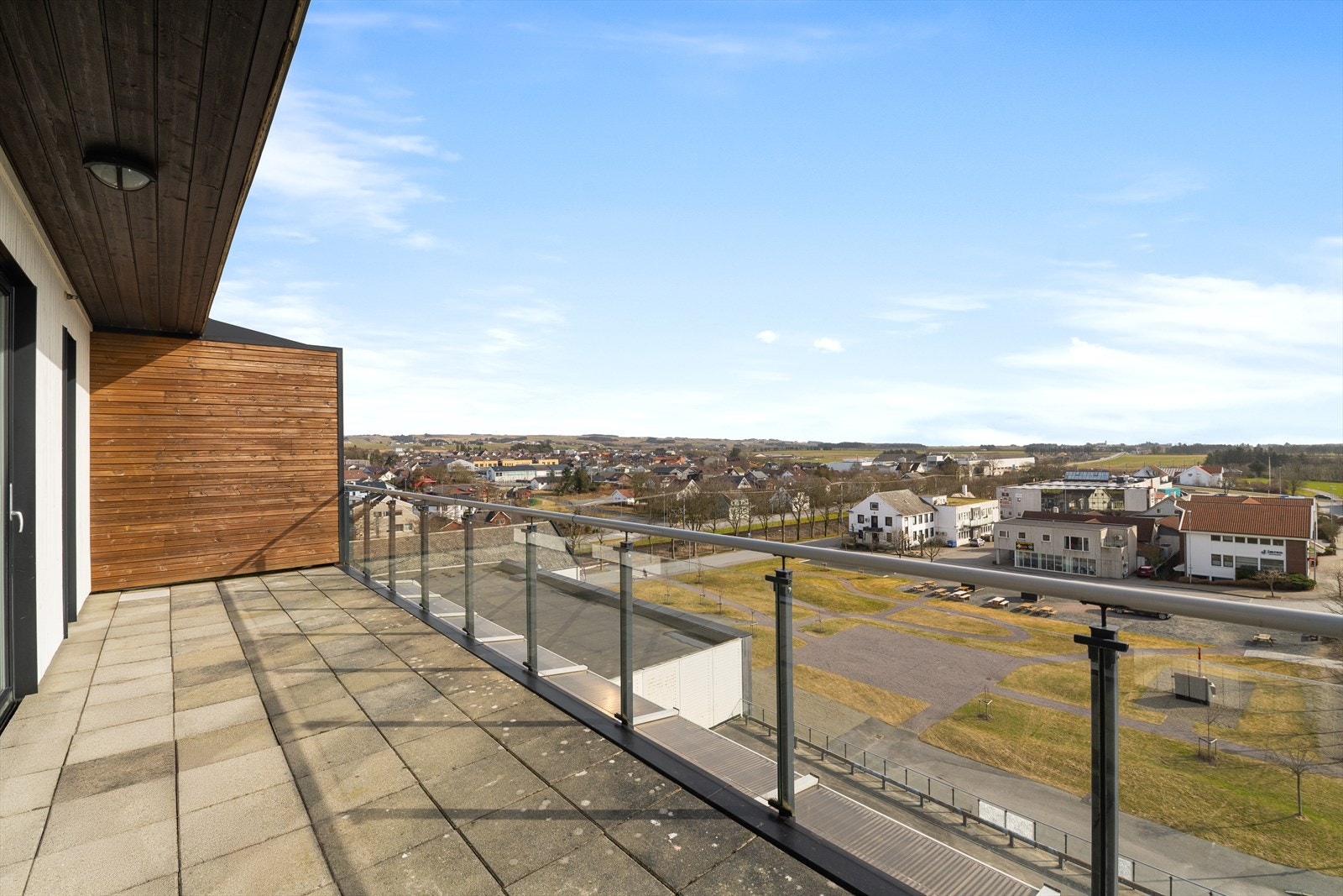 Fra stuen er det utgang til balkongen, med en fantastisk utsikt Galleribilde