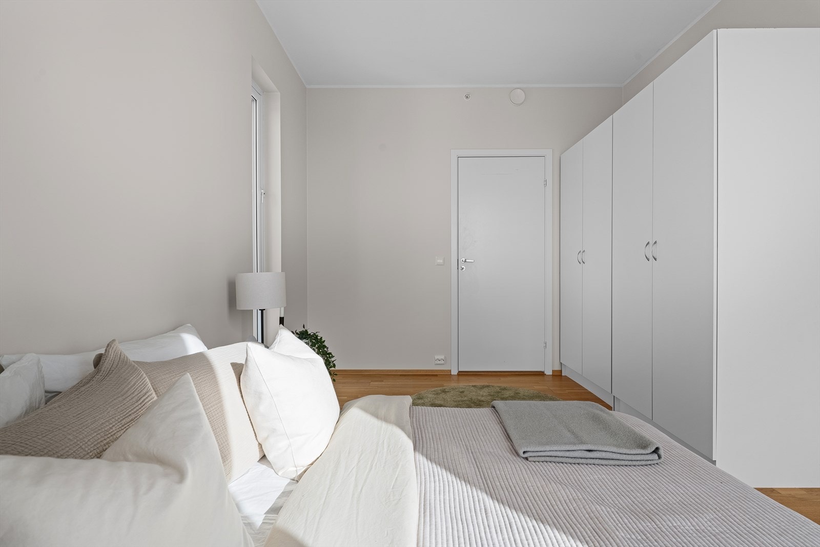 Garderobeskapene medfølger handelen Galleribilde