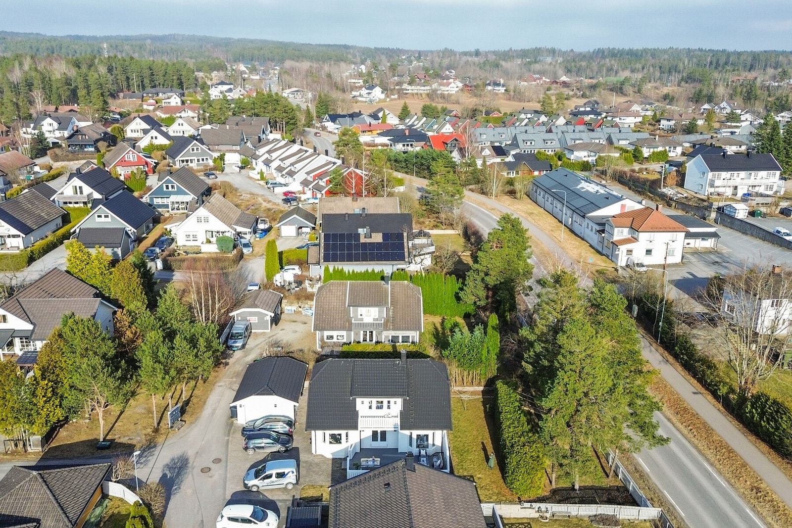 Området er svært godt tilrettelagt for barnefamilier med flere barnehager samt barne- og ungdomsskole i gangavstand Galleribilde