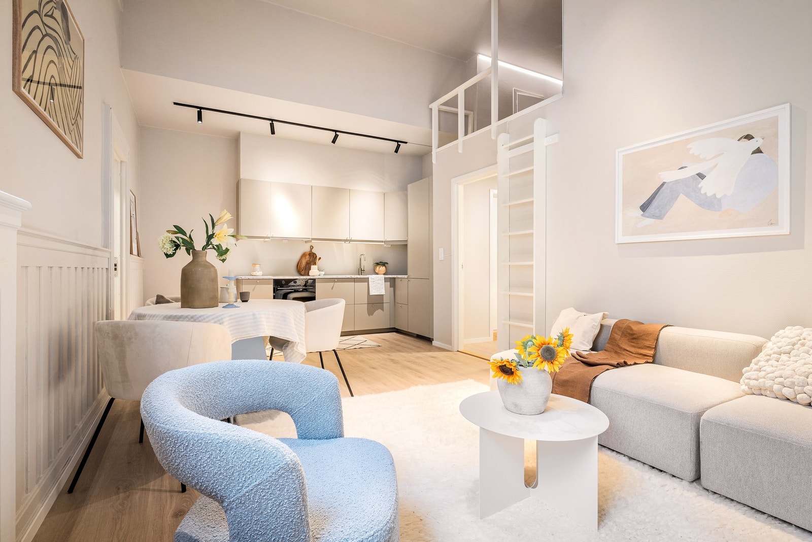 Nytt gulv og nymalte flater ellers Galleribilde