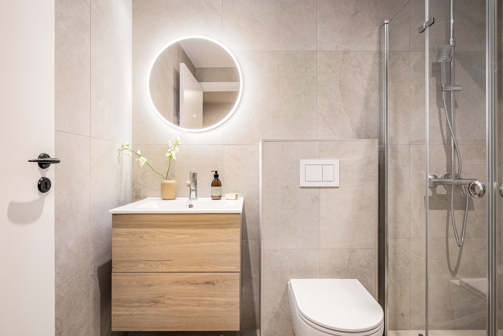 Badet har også opplegg til vaskemaskin og tørketrommel Galleribilde