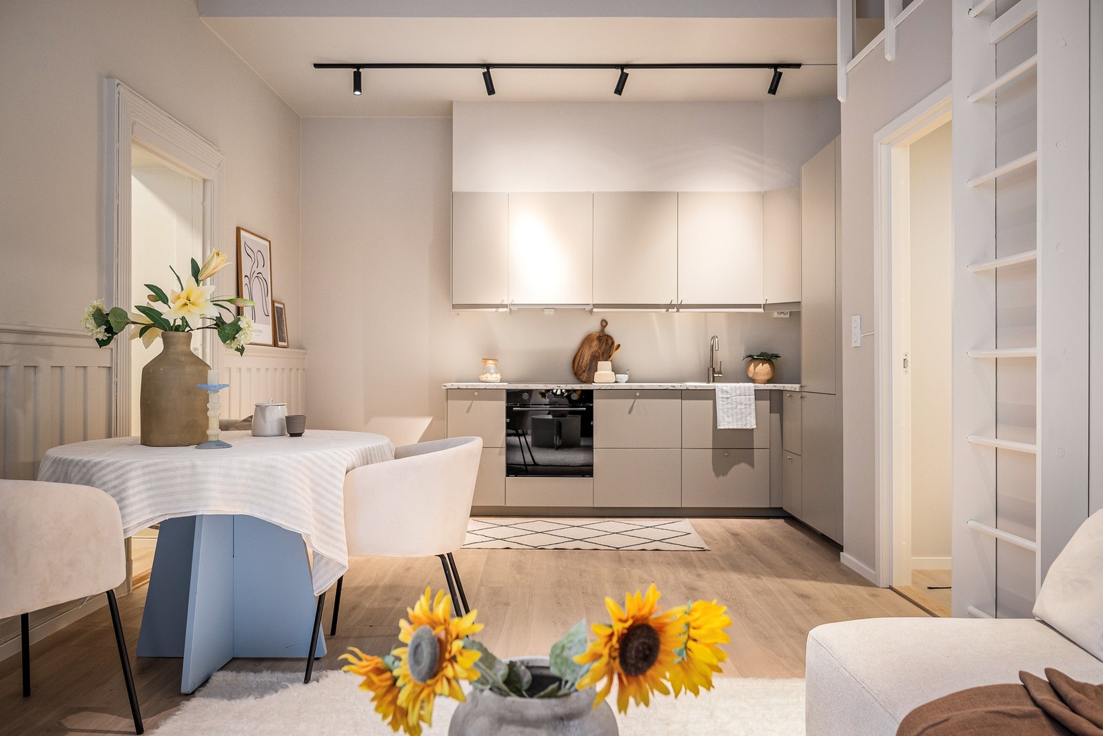 Pene overflater i leiligheten Galleribilde