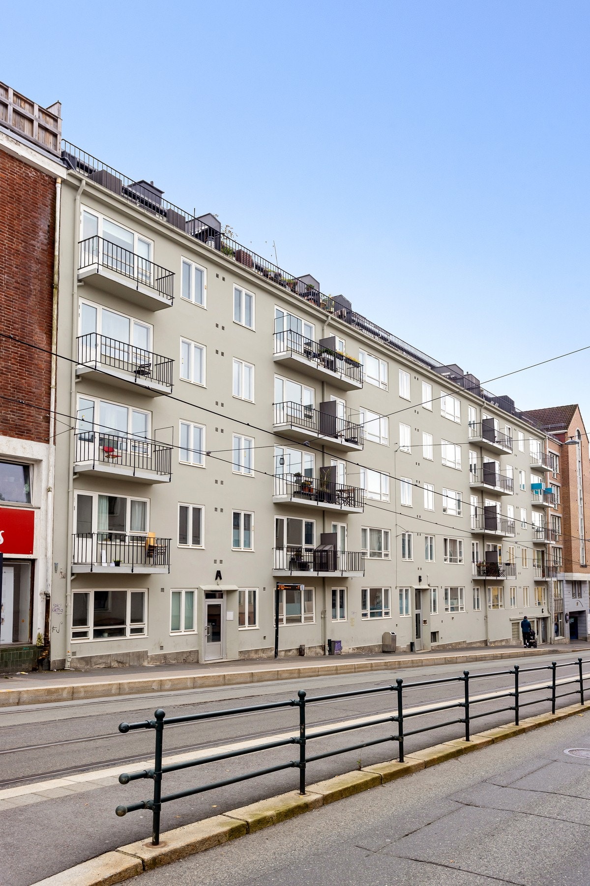 Sentral beliggenhet på Sandaker med kort vei til en rekke fasiliteter, matbutikk og offentlig transport. Akerselva er mindre enn 5 min unna, og det tar ca. 11 min å gå til BI. Galleribilde