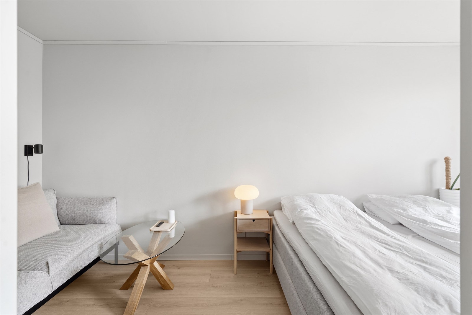 Soverommet har laminatgulv og malte veggflater. Galleribilde