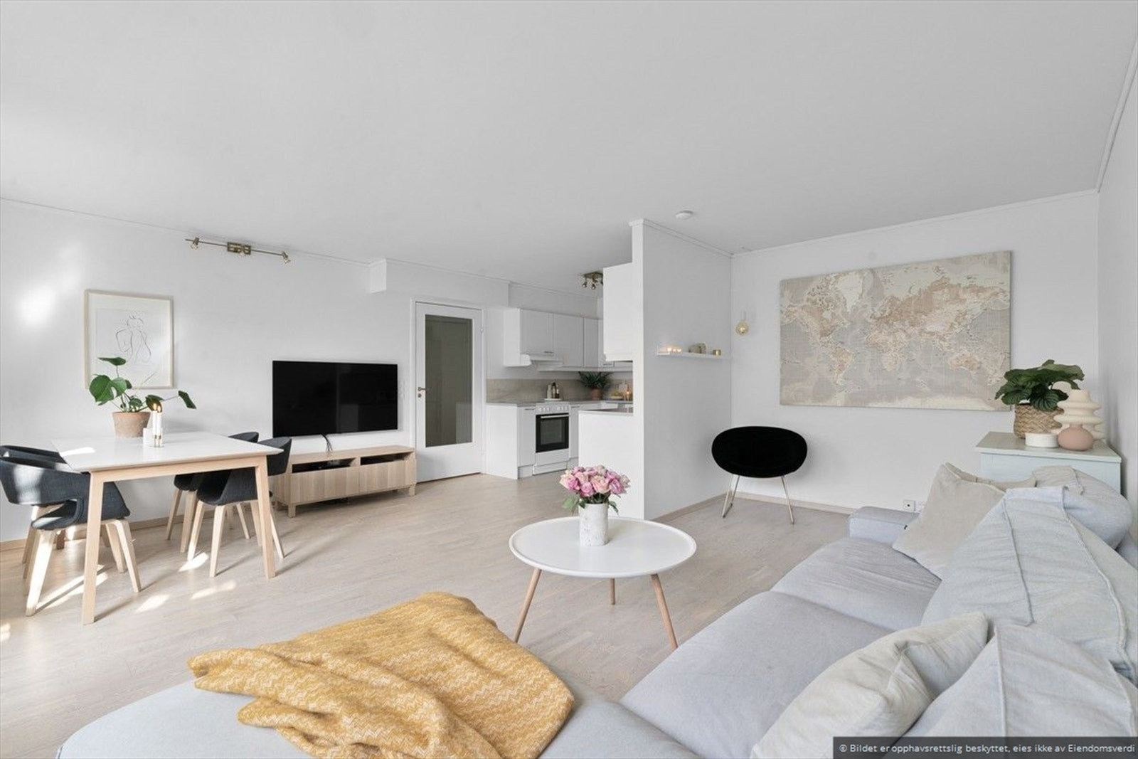 Slik så leiligheten ut før soverommet nr 2 ble etablert i stuen Galleribilde