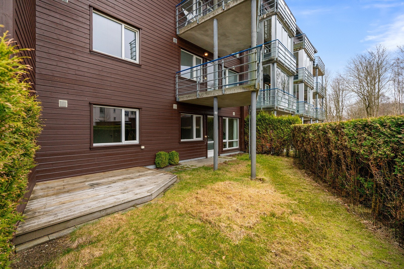 Her får du helt egen hageflekk og en solplatting på ca. 5 m² Galleribilde