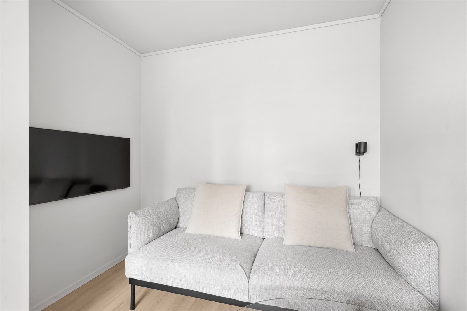 En egen sone i soverommet gir rom for en hyggelig TV-krok. Galleribilde