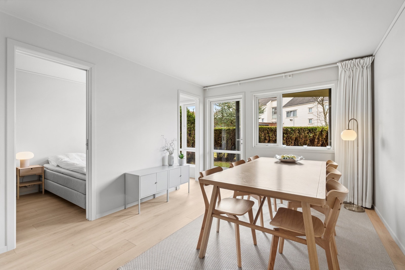 I stuen har selger etablert et ekstra soverom med praktiske skyvedører. Tiltaket er ikke søknadspliktig Galleribilde