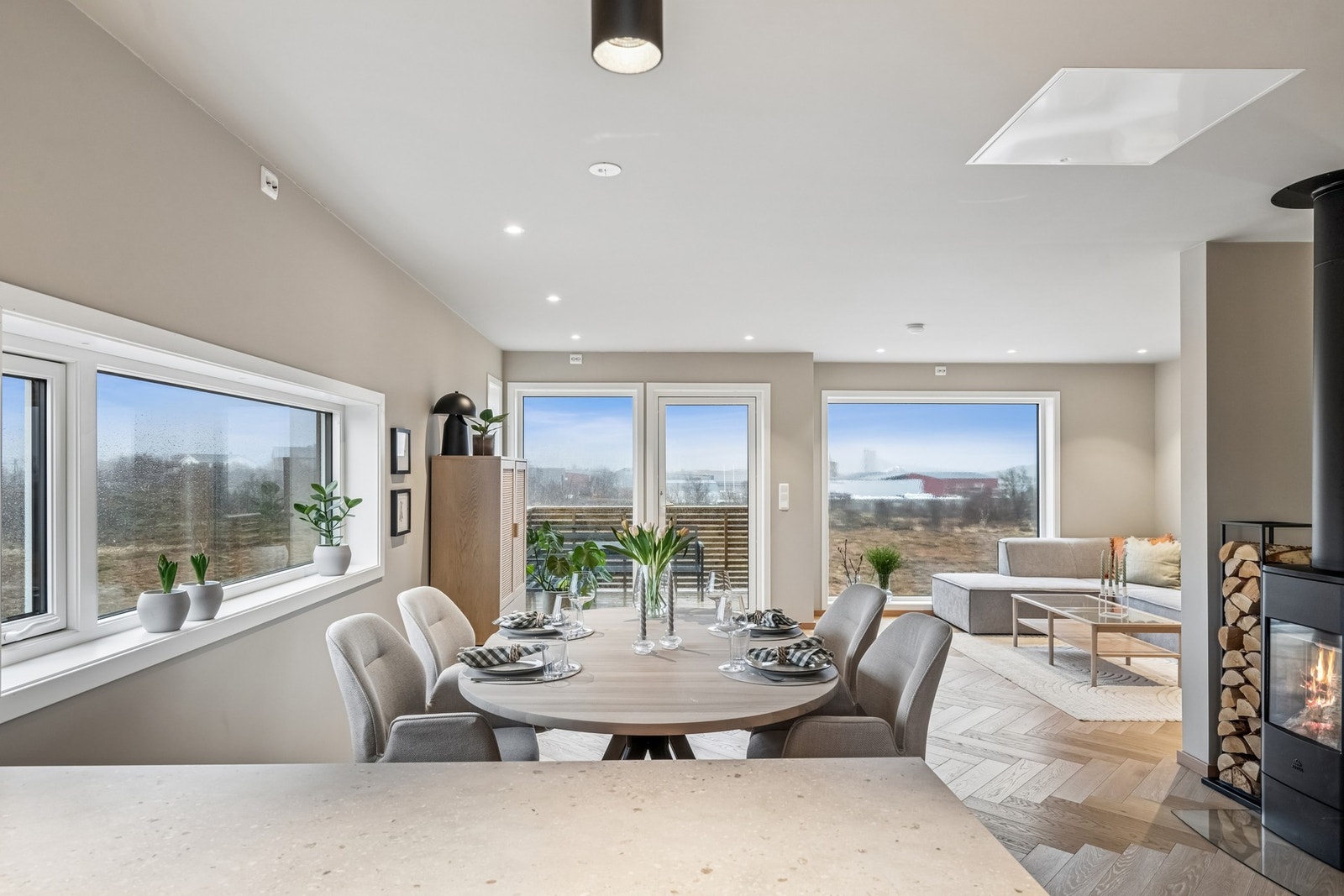 Velkommen til Ægirs vei 30 B - Presentert av EiendomsMegler1 Leknes. Foto: EFKT Galleribilde