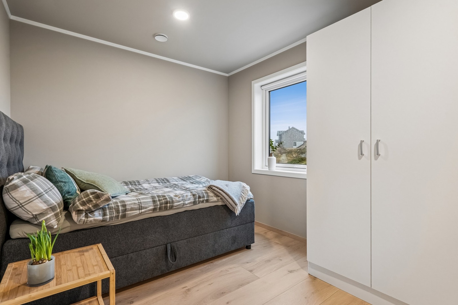 Hybelen har tidligere vært leid ut for kroner 7 500,- pr. mnd. Galleribilde