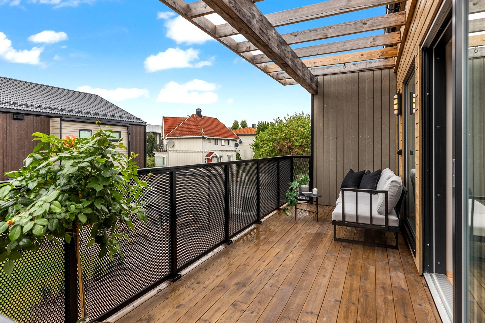 Stuen forlenges ut til en fin veranda Galleribilde