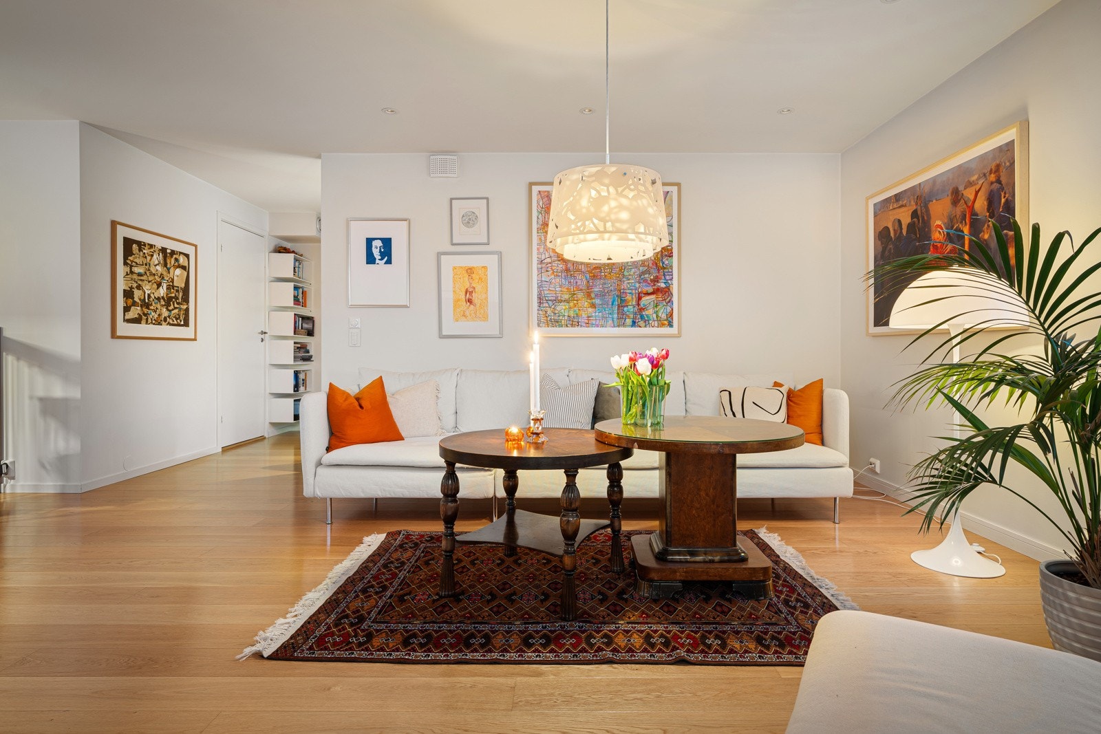 I bakkant av stuen er det 3 soverom og bad/vaskerom. Galleribilde