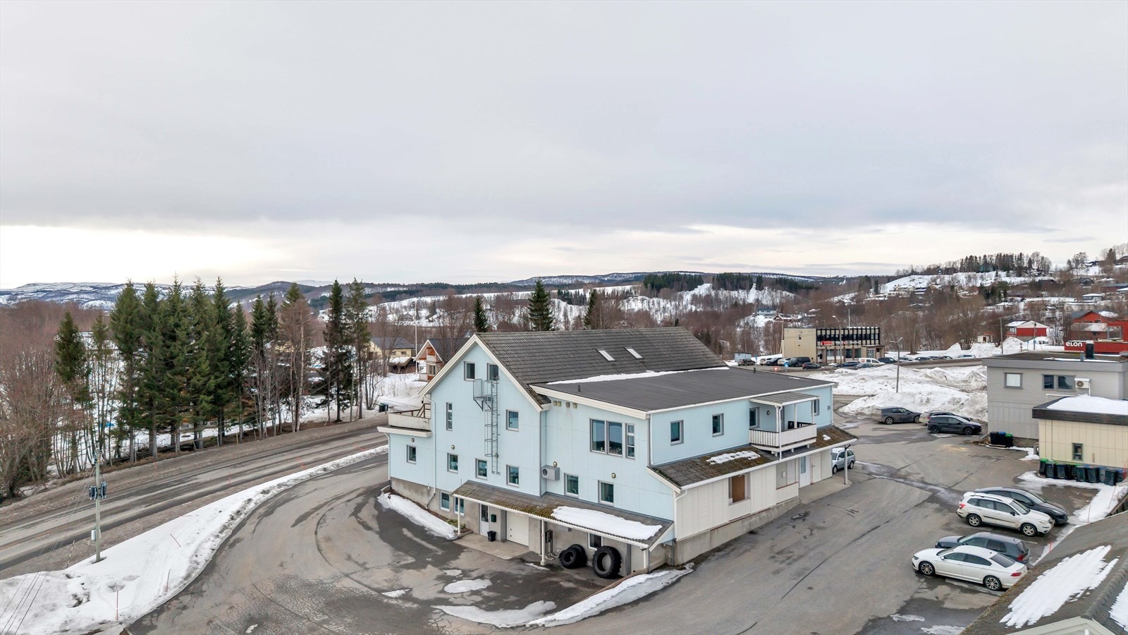 Sentralt beliggende i Storsteinnes sentrum Galleribilde