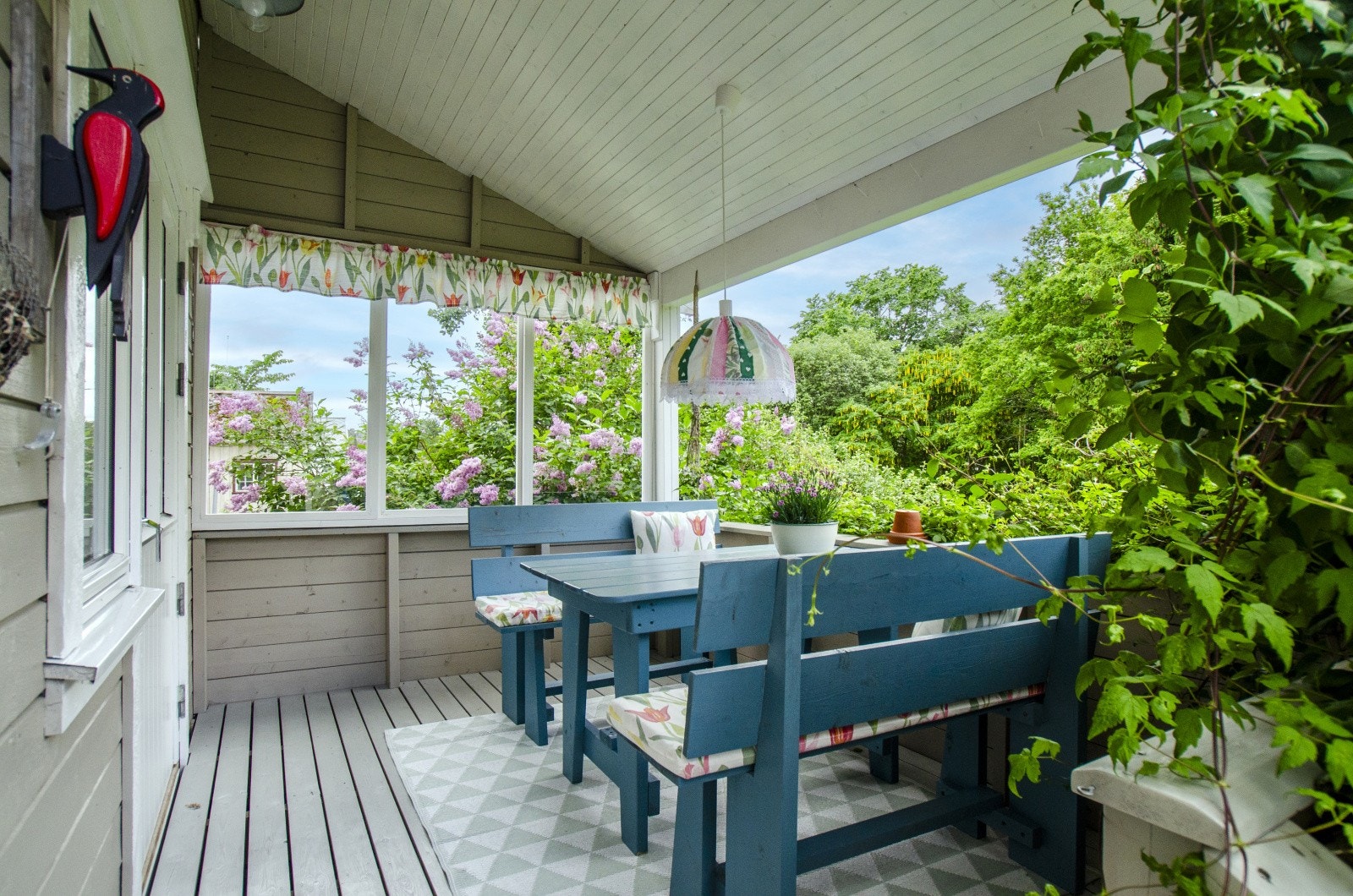 Hyggelig takoverbygd balkong, godt skjermet for innsyn. Galleribilde