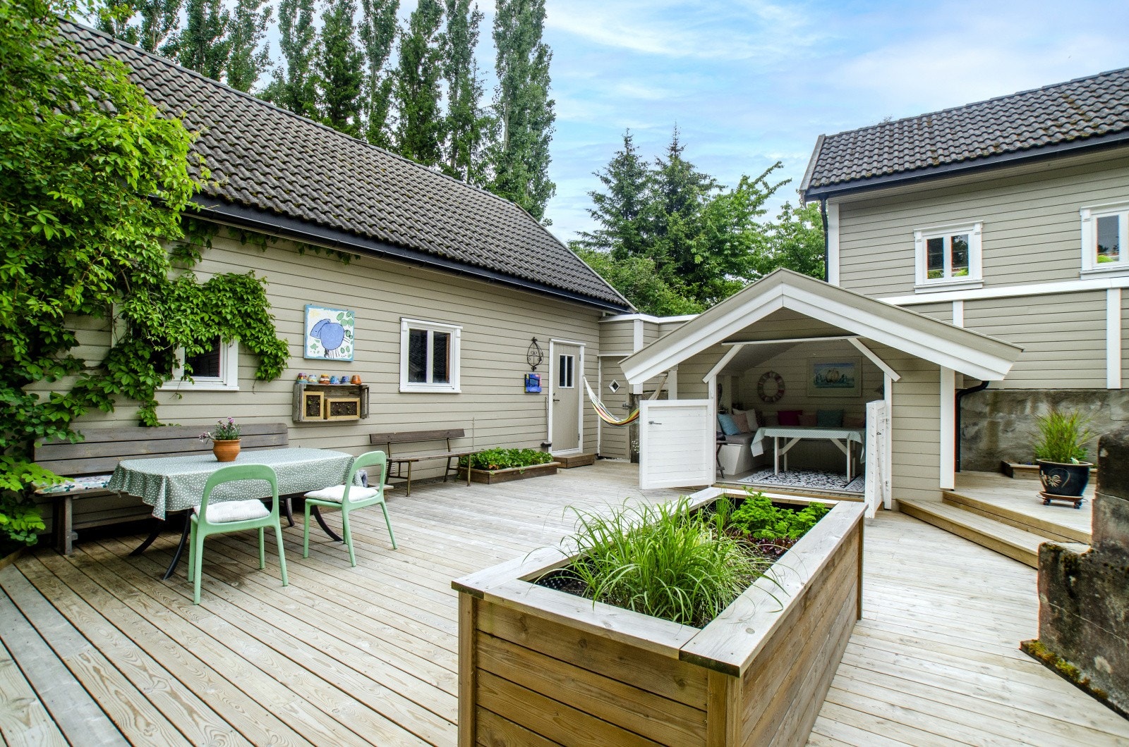 På eiendommen er det mange hyggelige uteplasser! Galleribilde