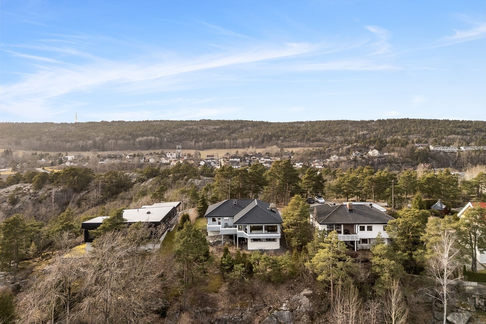 Populære badestrender som Foten, Mærrapanna og Dypeklo er kun en kort kjøretur unna. Galleribilde