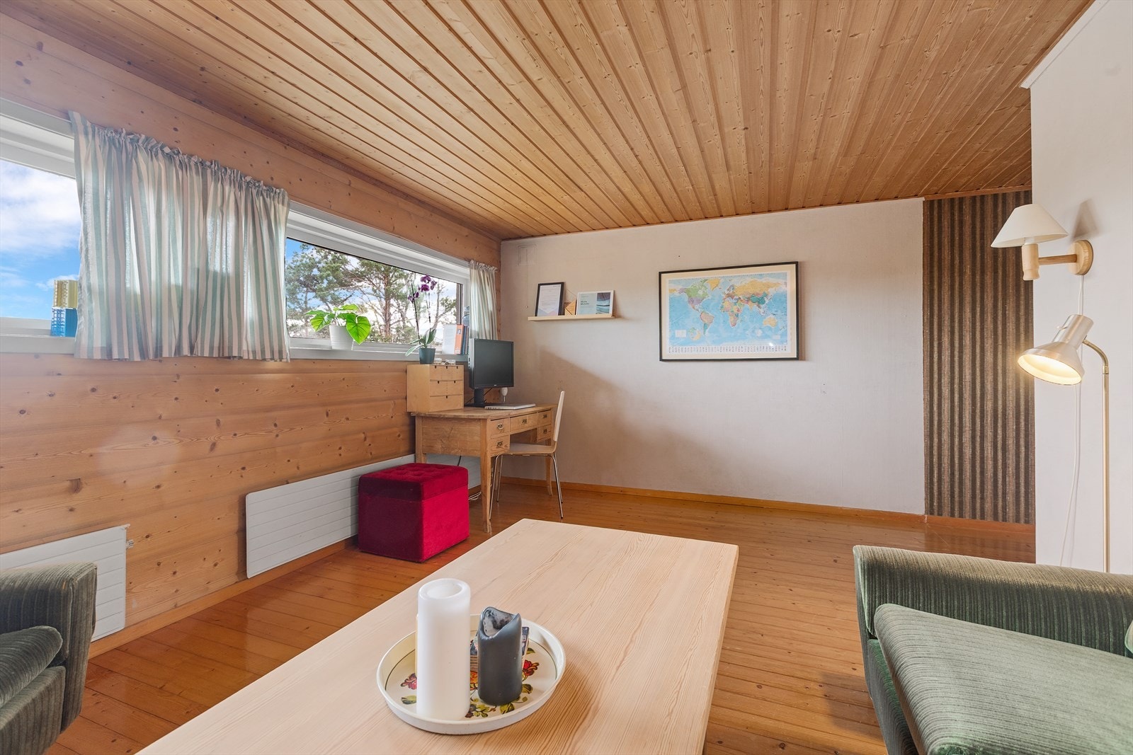 Lys og trivelig kjellerstue. Galleribilde