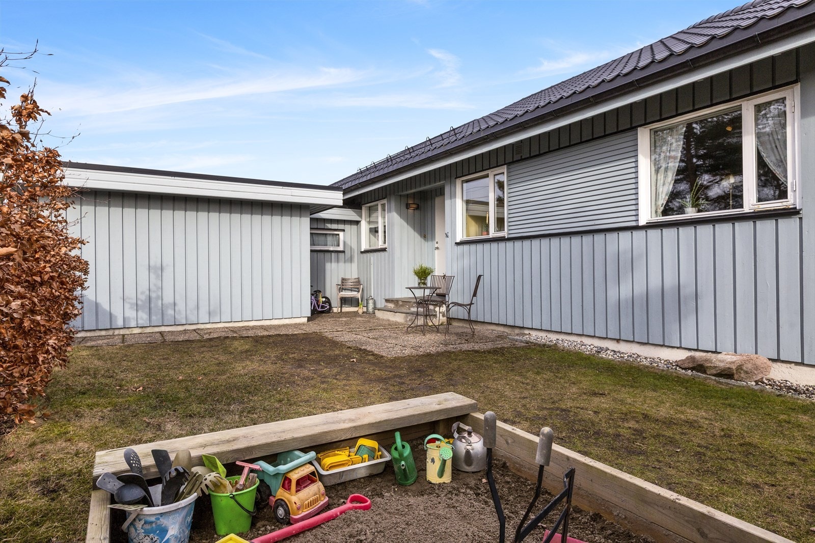 Hagen byr på en skjermet og trivelig uteplass med gode muligheter for lek, rekreasjon og tilrettelegging etter egne ønsker. Galleribilde