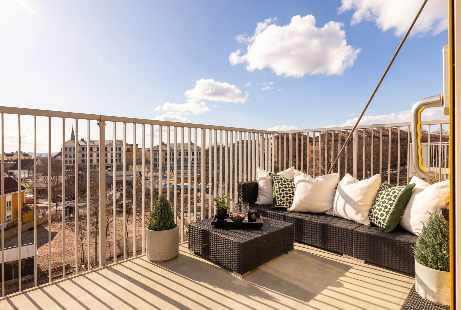 Aksel Walmsnæss v. PrivatMegleren Aksept har gleden av å presentere toppen av Rolf Hofmos gate 6 Galleribilde