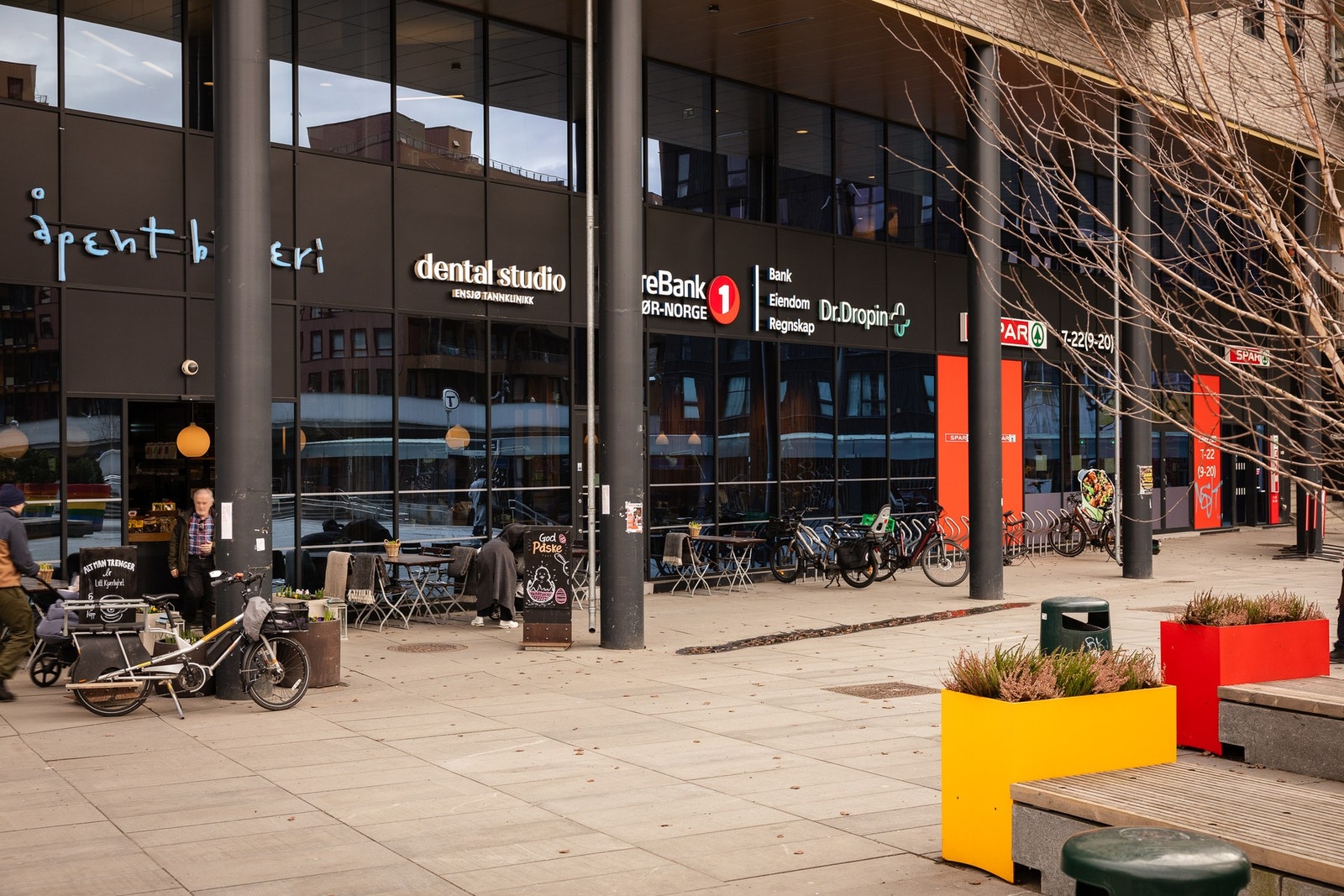 Ensjø har vokst til å bli et ettertraktet og livlig område, med et bredt utvalg av butikker, cafeer og alt du trenger i det daglige Galleribilde