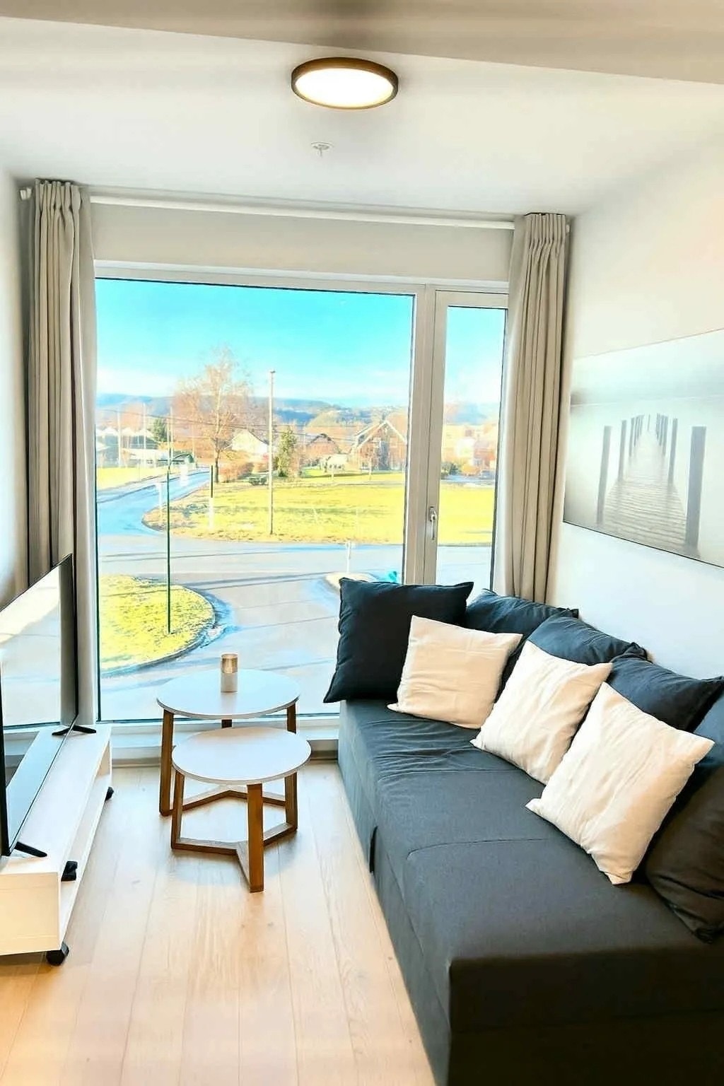 Del av stue med gode lysforhold Galleribilde