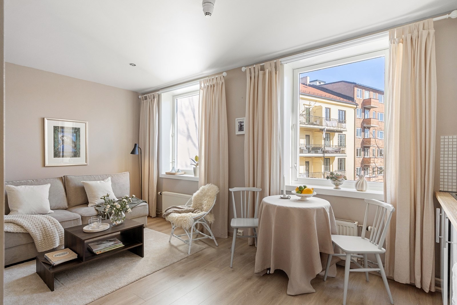 Velkommen til Frederik Stangs gate 33! En arealeffektiv og innbydende 1-roms leilighet beliggende i 4. etasje, med enkel og komfortabel adkomst via heis. Galleribilde