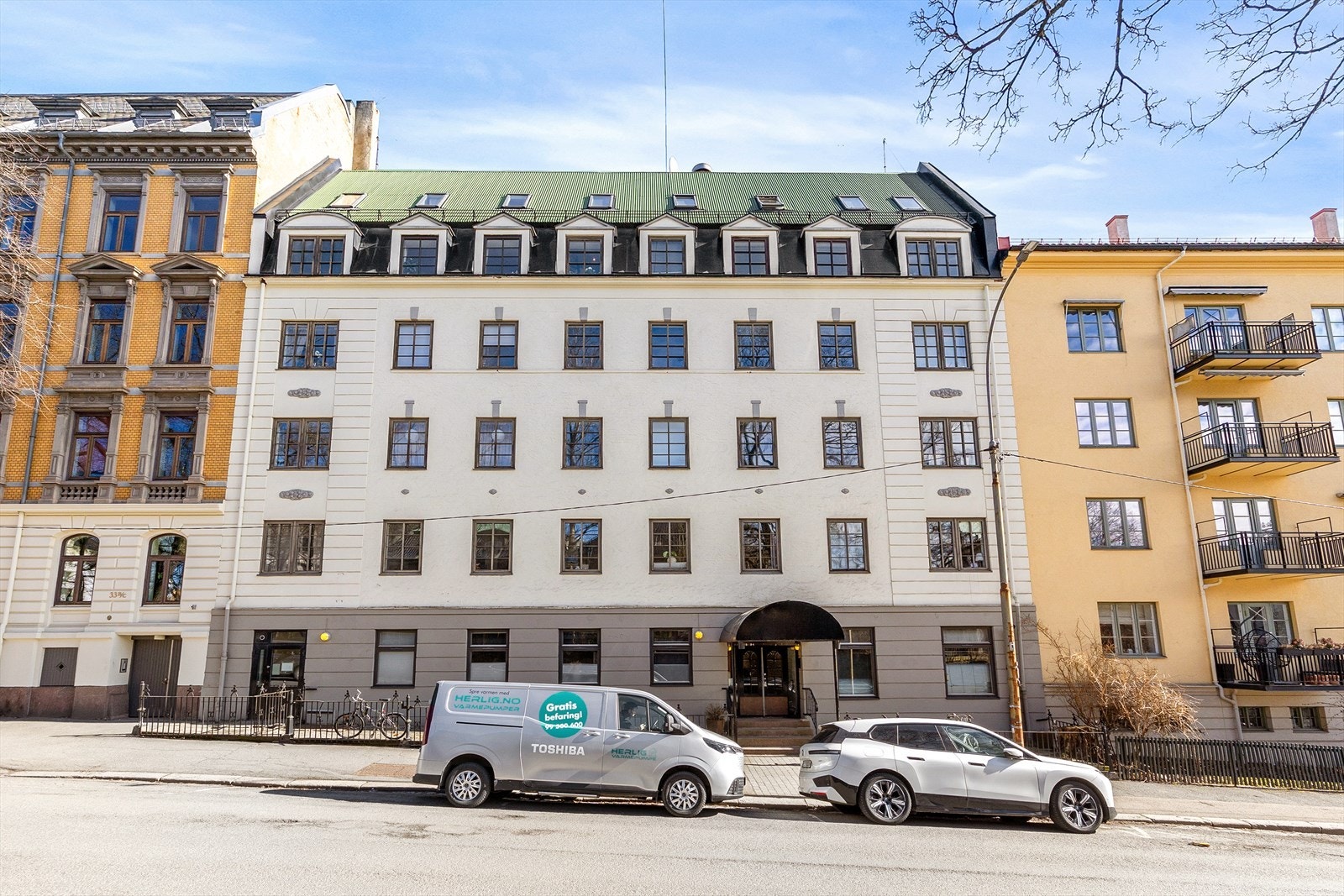 Ærverdig bygård med historie - tidligere hotell, omgjort til boliger i 2005. Galleribilde