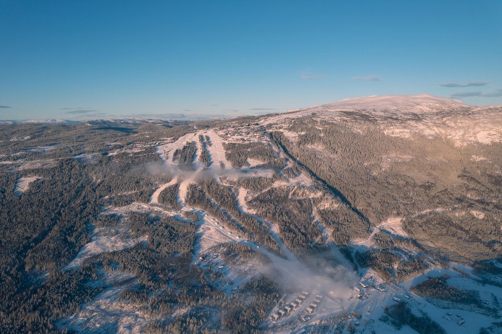 Norefjell skisenter med sine mange trasèer. Ca 45 min kjøretur Galleribilde