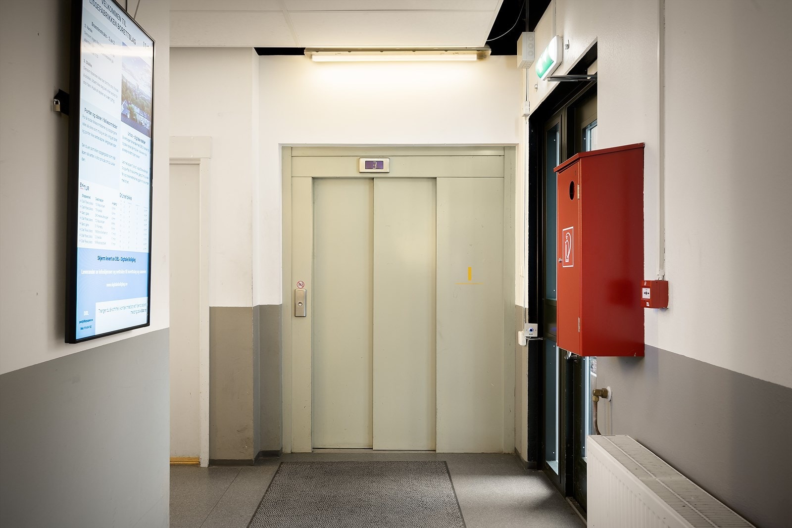 Bygget har heisadkomst, noe som gir enkel tilgang til leiligheten i 3. etasje Galleribilde