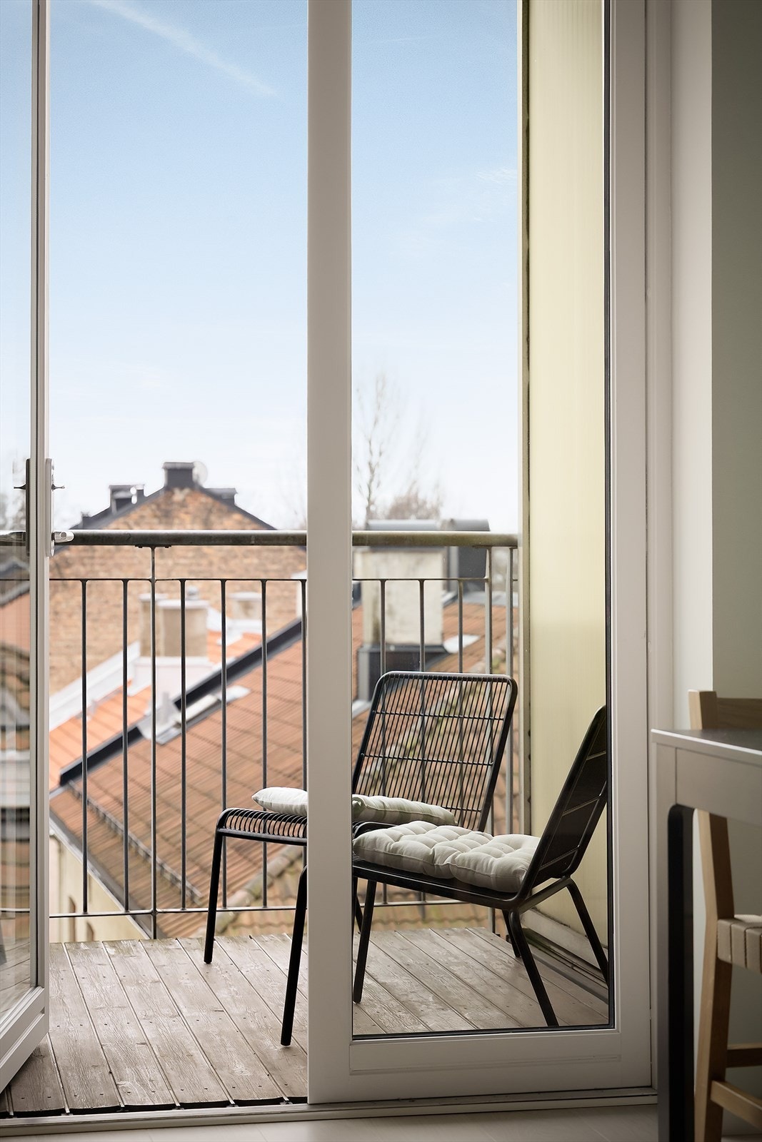 Balkongen er oppmålt til ca. 5 m² og har utgang fra stue Galleribilde