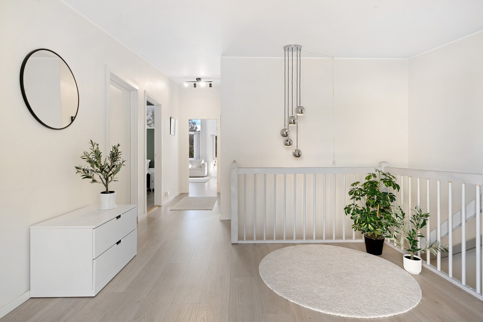 - Romslig og innbydende gang med god plass til ønsket innredning - Galleribilde