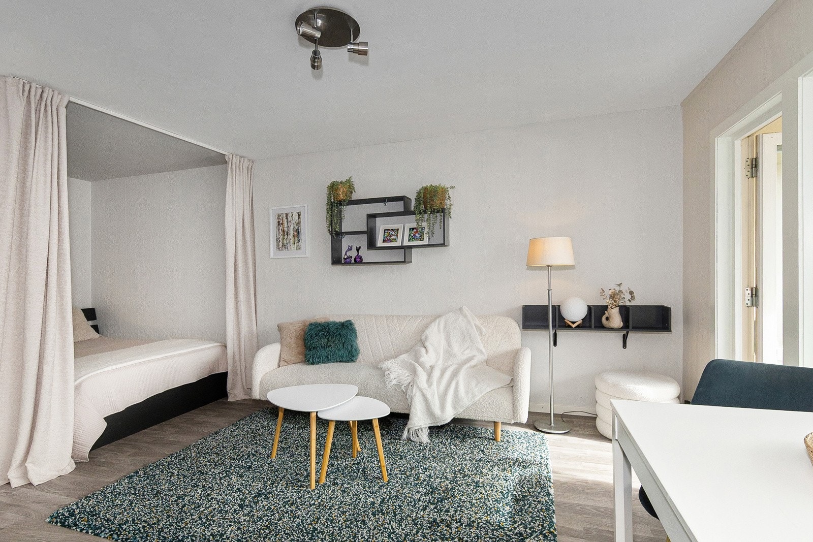 Stue og sovealkove Galleribilde