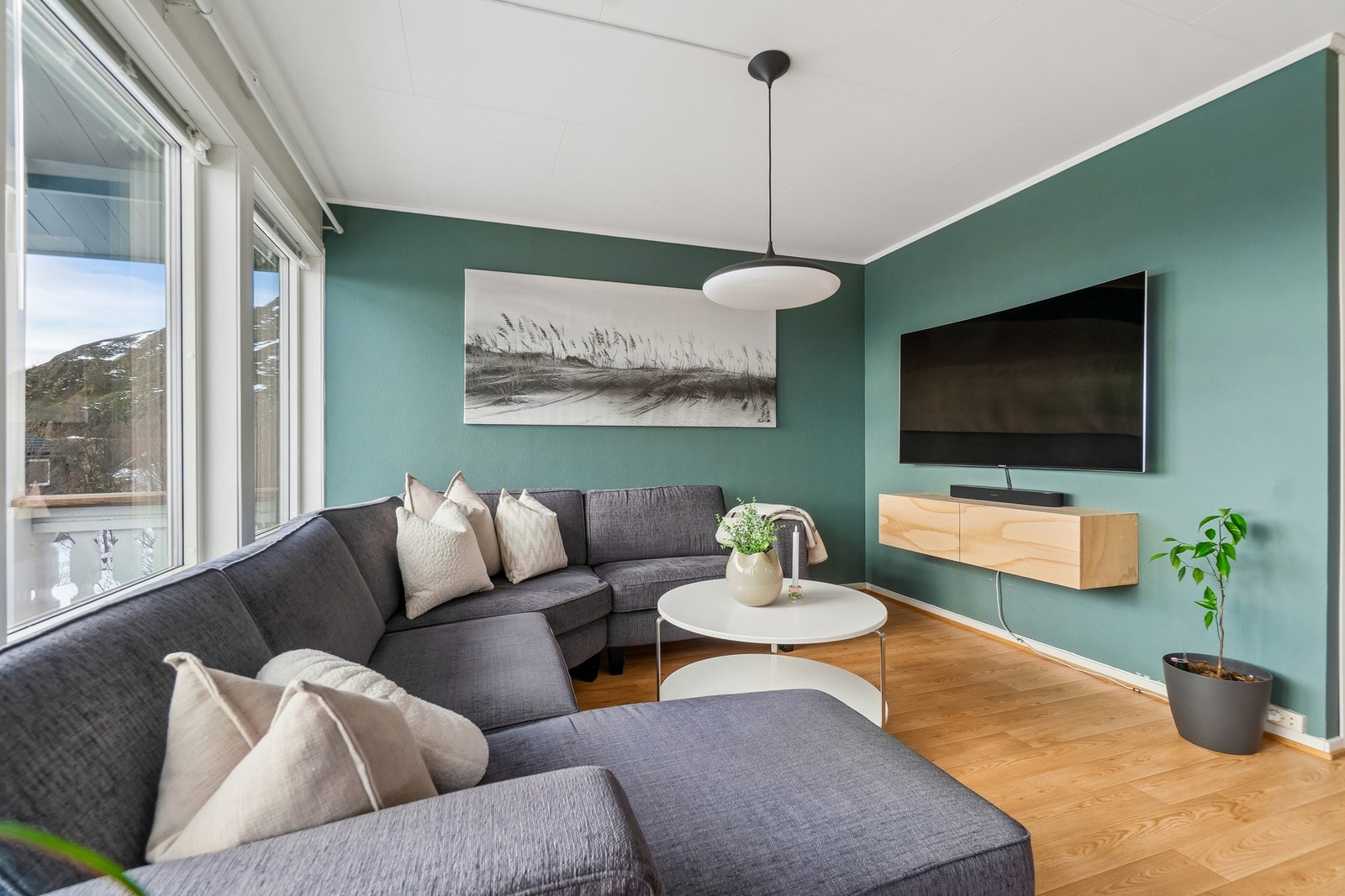 I denne delen av stuen vil det mulig falle naturlig å innrede et eget sofahjørne med TV. Galleribilde