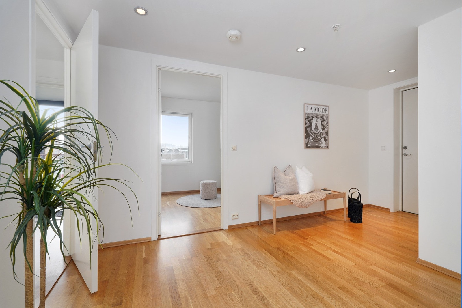 Gjennomgående bruk av downlights Galleribilde