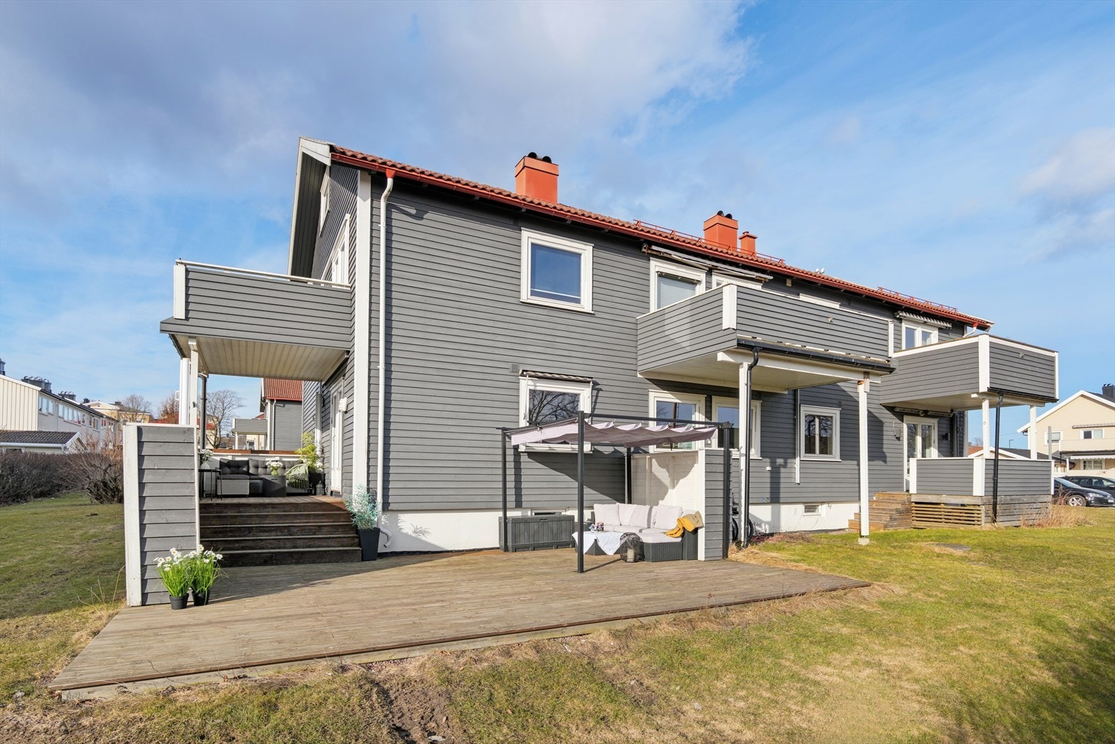 En attraktiv hjørneleilighet med en svært romslig uteplass på totalt 47 m². Galleribilde