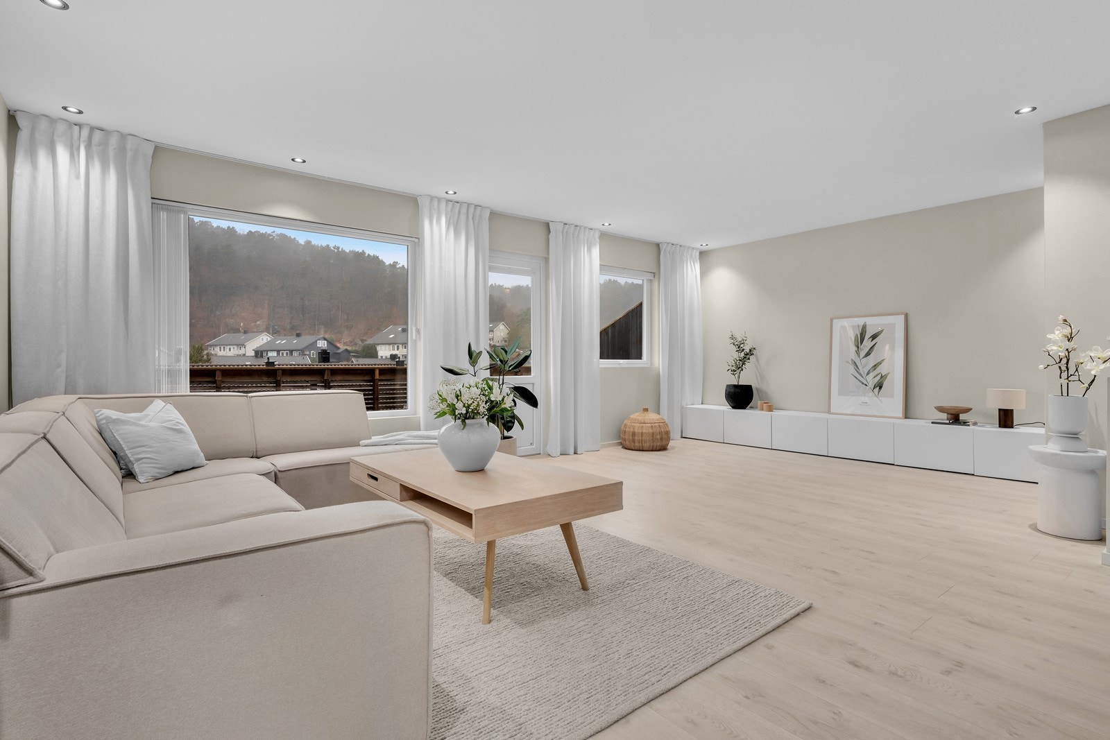 Lameller og gardinoppheng i himling Galleribilde