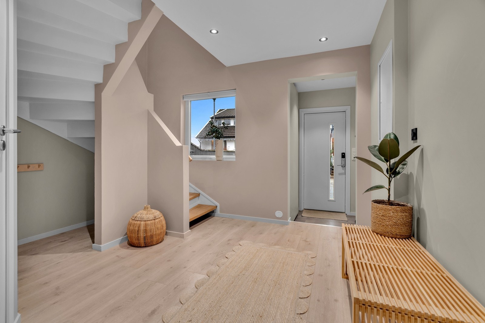 Romslig entré/hall Galleribilde