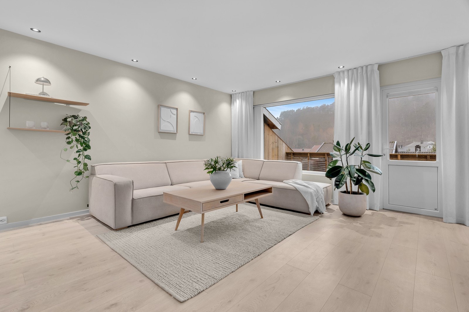 Store vinduer gir godt med naturlig lysinnslipp Galleribilde