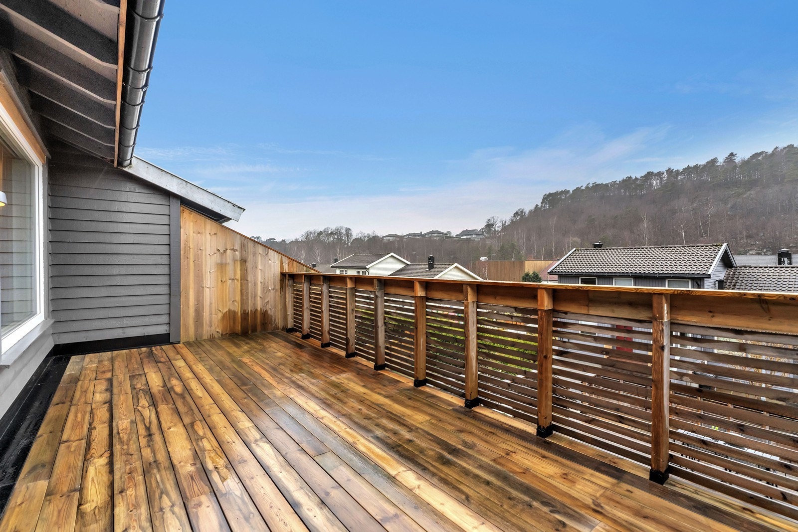 Luftig beliggenhet med ettermiddags- og kveldssol Galleribilde