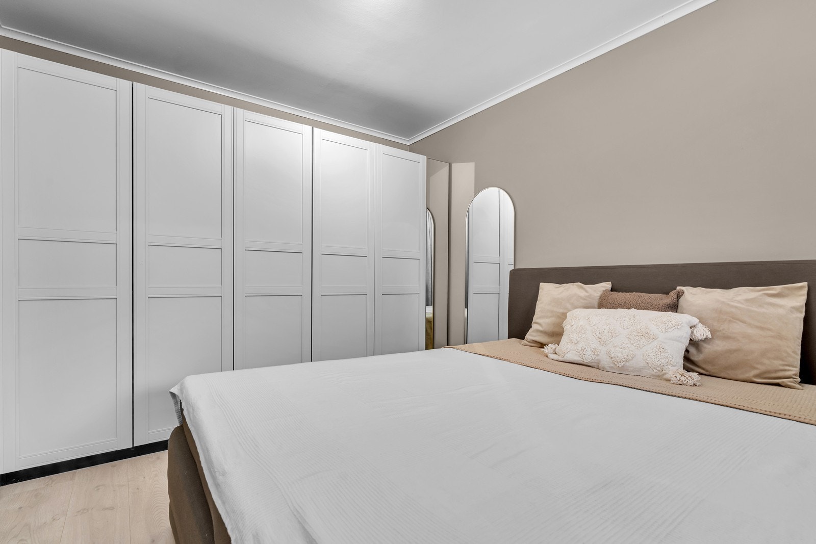 Rikelig med garderobeskap Galleribilde