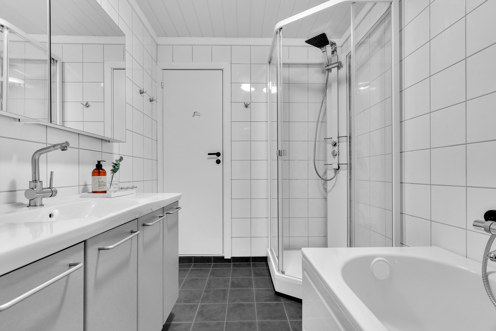 Både badekar og dusjkabinett Galleribilde