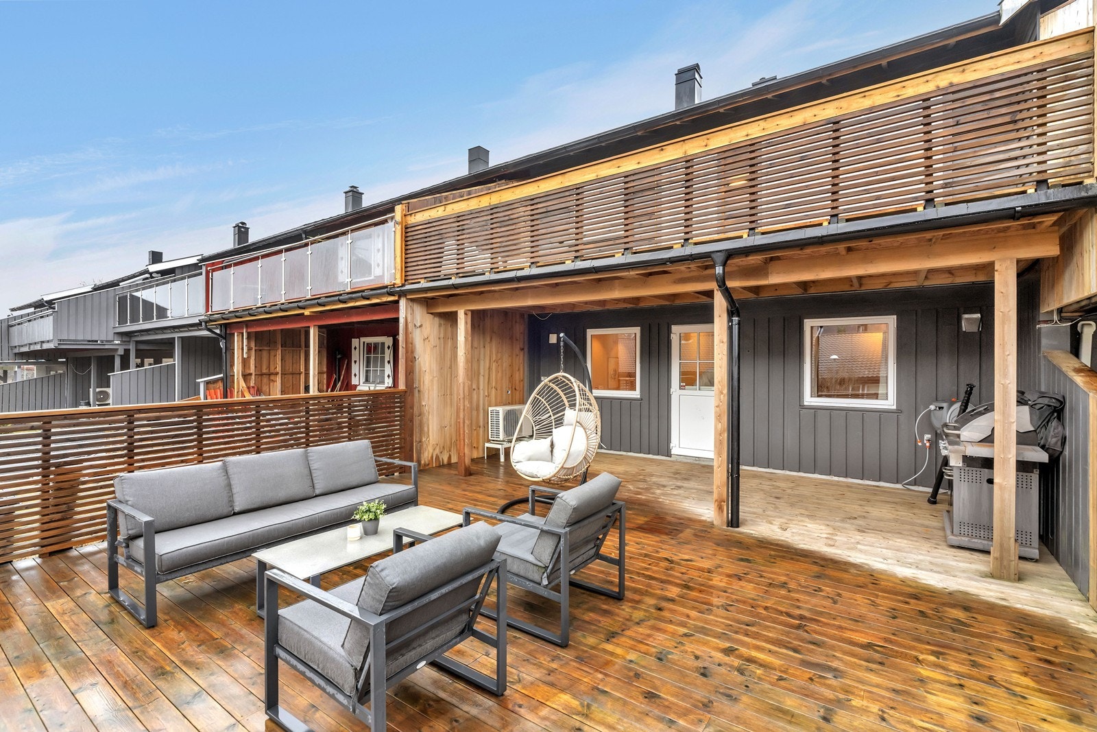 Treverket gir en lun og helhetlig ramme Galleribilde