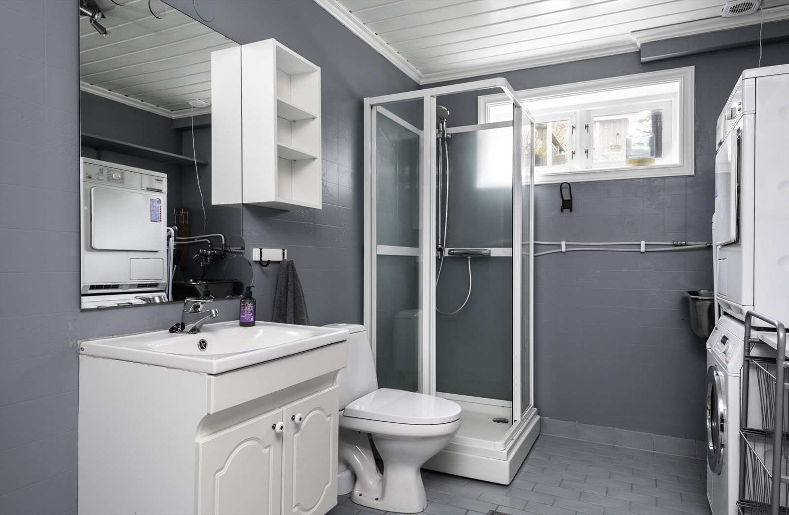 Bad/vaskerom i sokkeletasjen Galleribilde