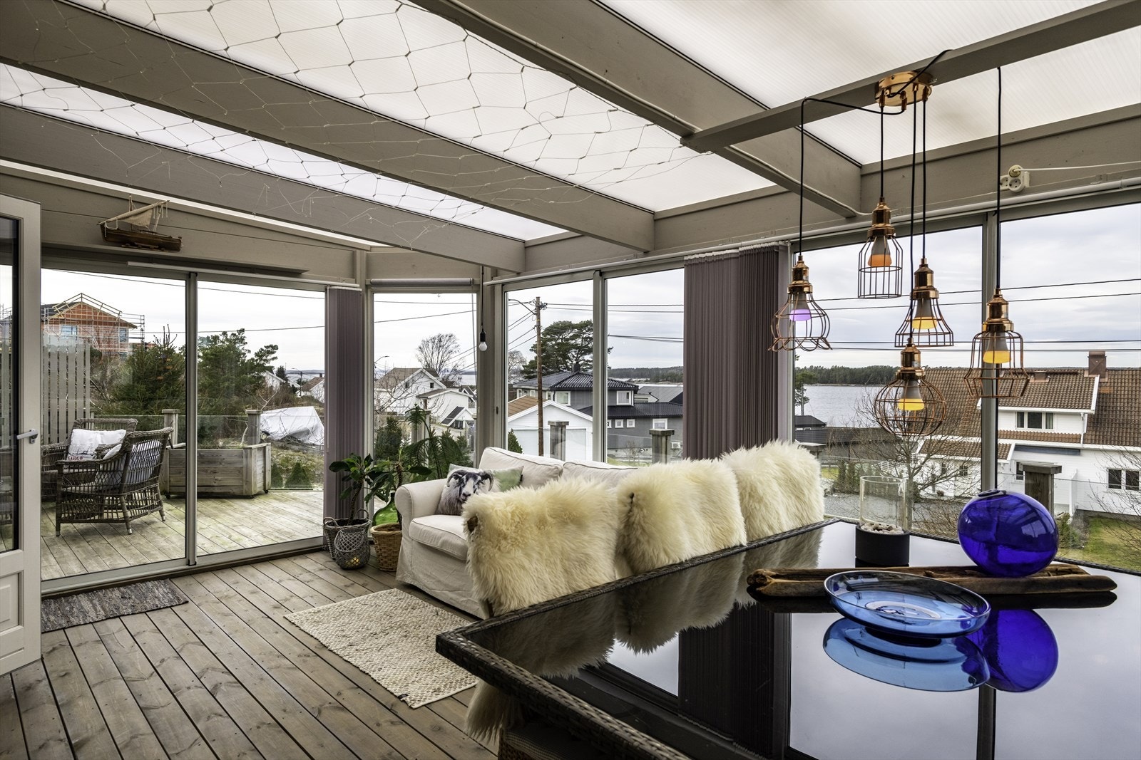 Vinterhagen er av god størrelse og gir et lyst og behagelig oppholdsrom Galleribilde