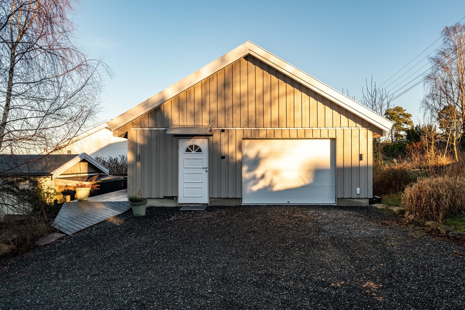 Isolert garasje Galleribilde