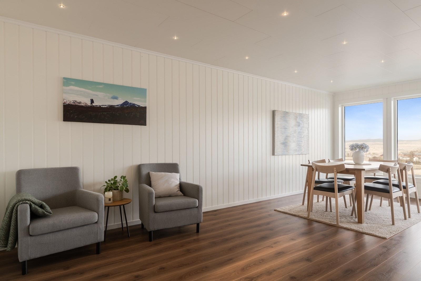 Stue nummer 2 er på 23m², her har eierne etablert spisebord. Galleribilde