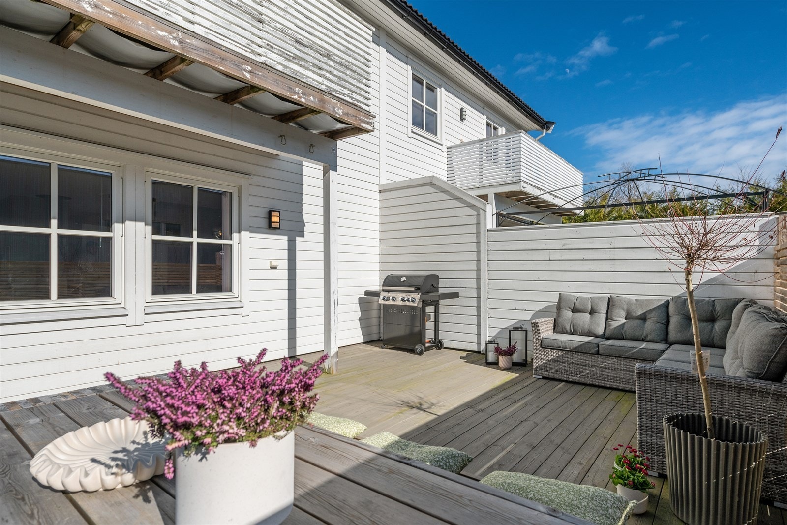 Her kan man nyte lange sommerdager i usjenerte omgivelser. Galleribilde