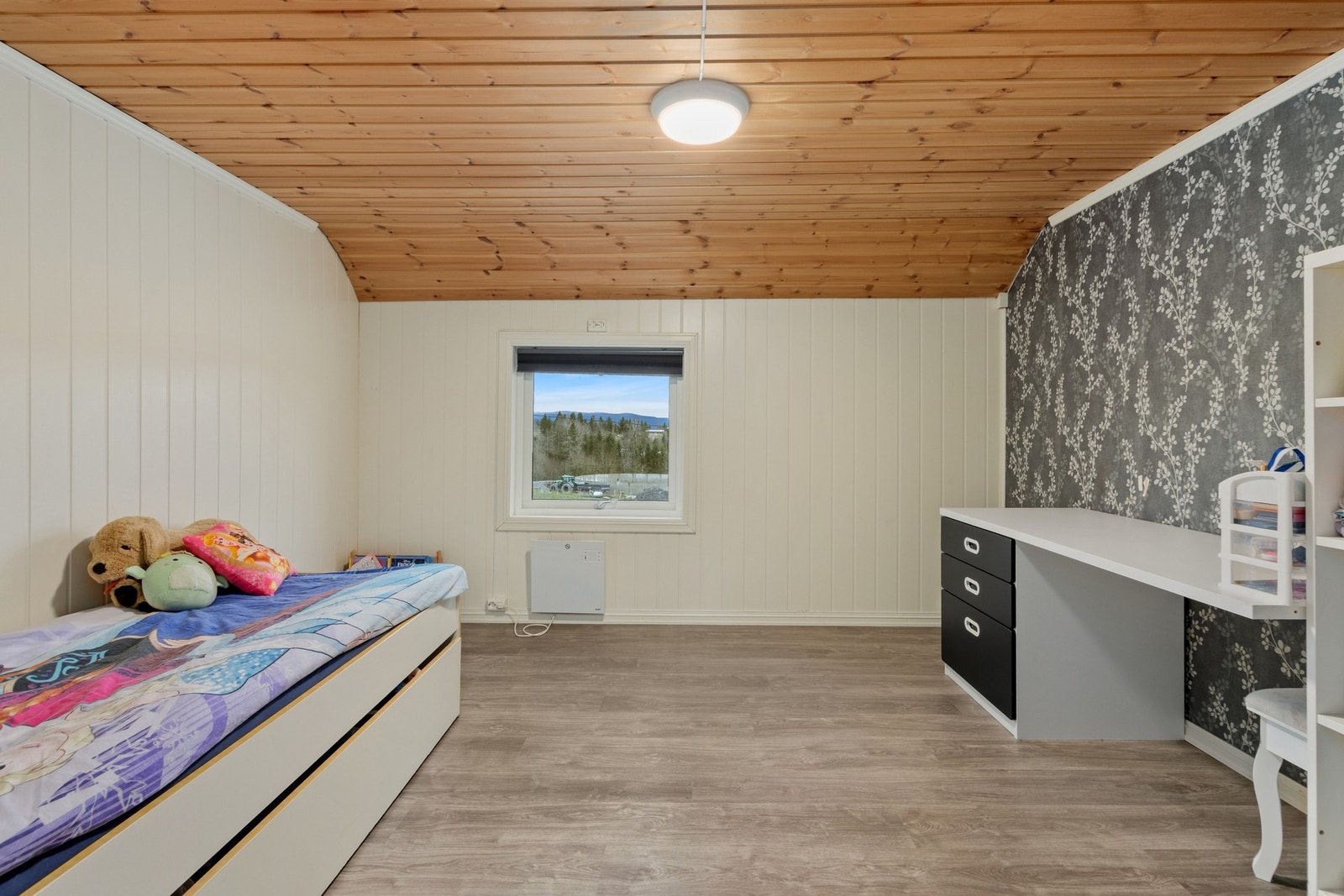 Et av tilsammen 5 soverom. Galleribilde