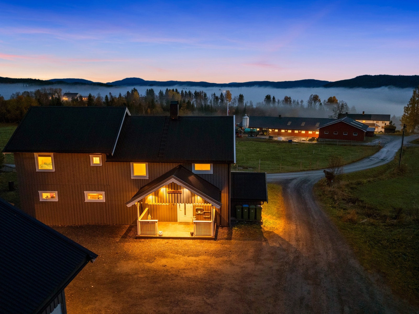 Eiendommen ligger luftig og åpnet til. Galleribilde