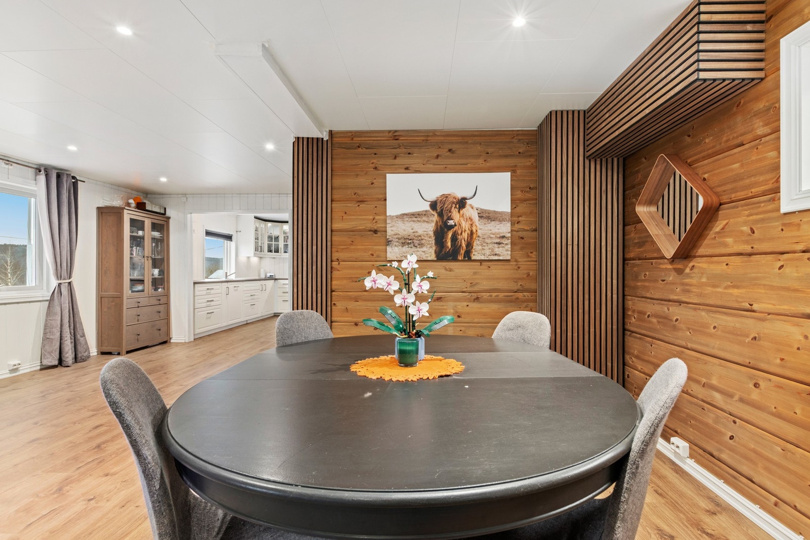 Spisestue. Galleribilde